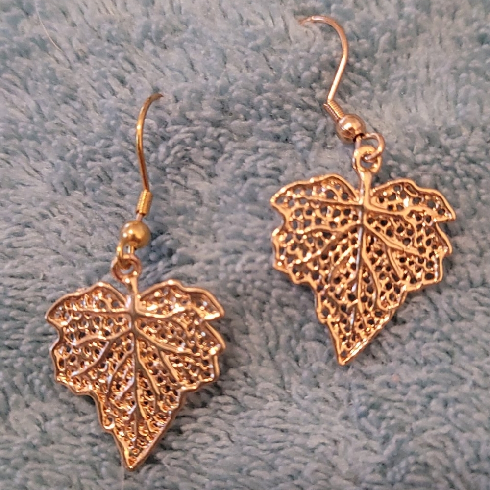 GOLDEN Grape Leaf Pierced Earrings